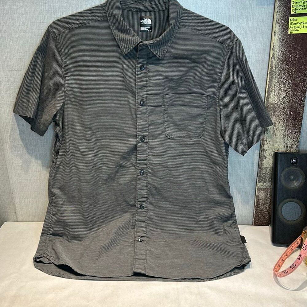 The North Face Men’s Button Front Shirt Sz L Black Gray White Stripe Short Sleev